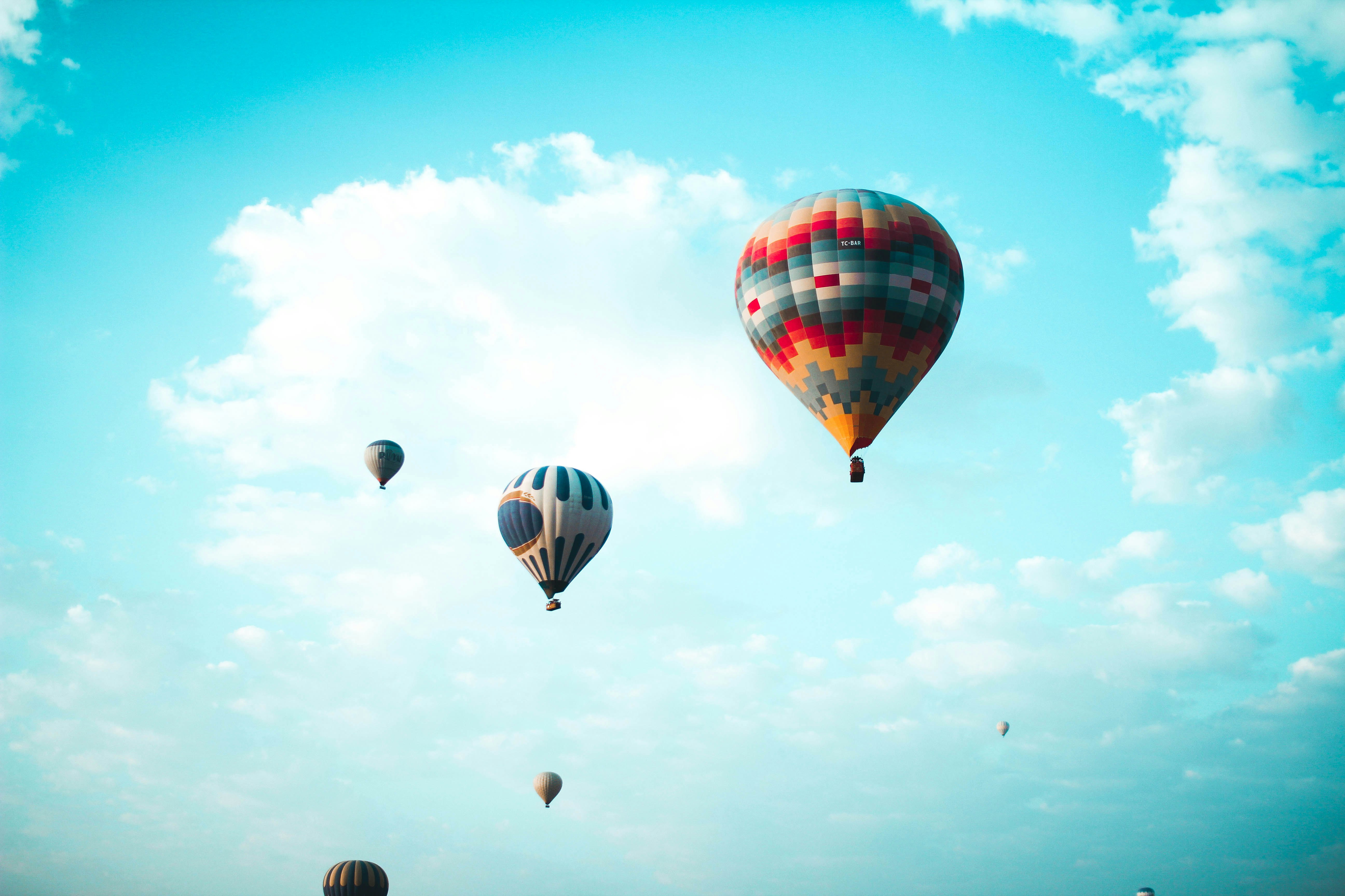 flying hot air balloons